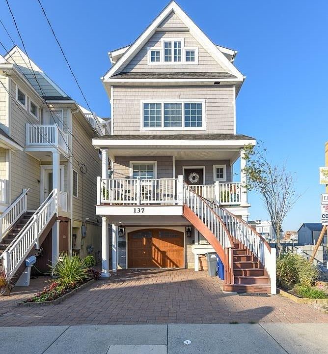 1st image of 137 W 17th St