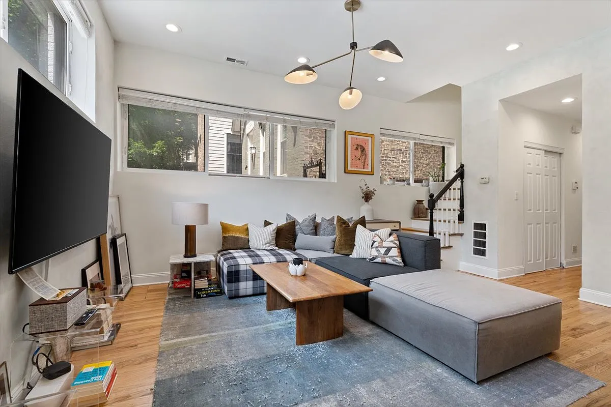 2 bed, 1100 sqft, $4,500 — Photo 4