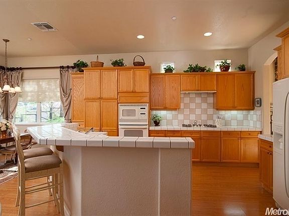 3rd image of 3764 Park Dr
