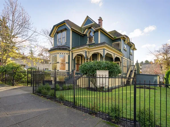 1141 Fort St, Victoria, BC V8V 3K9