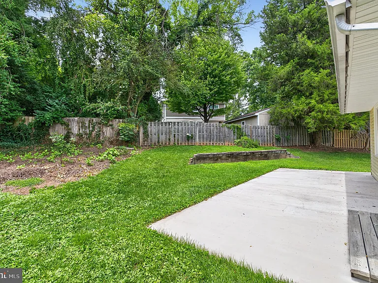 7027 Jefferson Ave — Photo 19