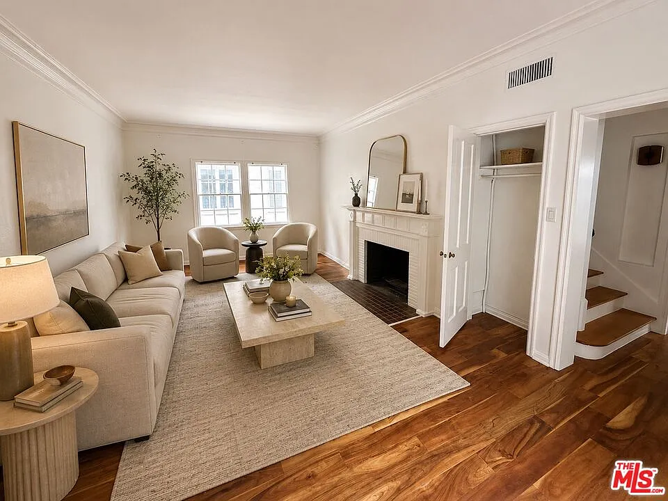 3 bed, 2.5 bath, 2300 sqft, $7,999 — Photo 4