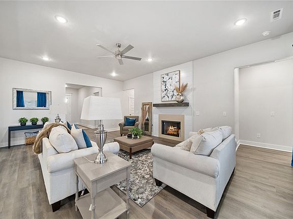 5th image of 3803 SW Pecan Cir