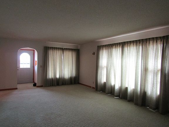 2nd image of 209 S Kansas Ave