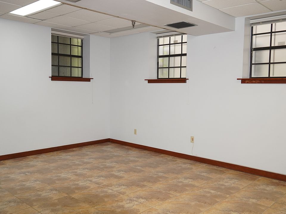 1st image of 118 E Jefferson St #103
