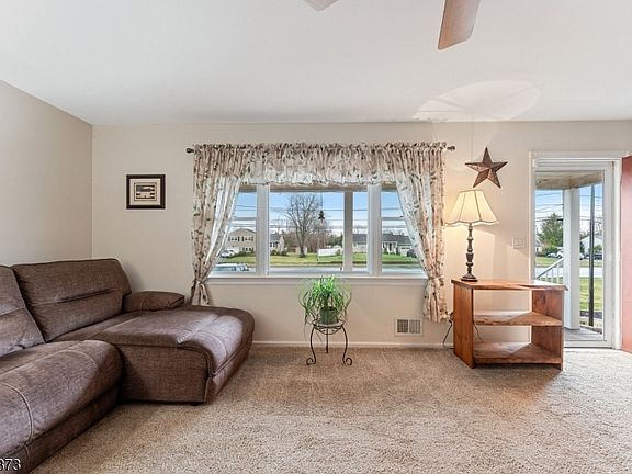 4th image of 377 Triangle Rd