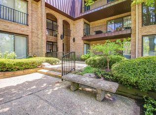 2 The Court Of Harborside APT 101, Northbrook, IL