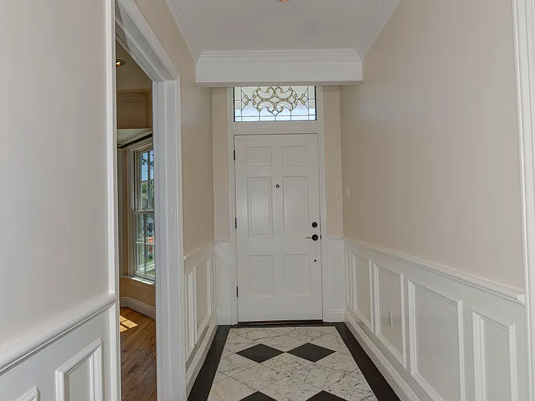 324 Flower St — Photo 8