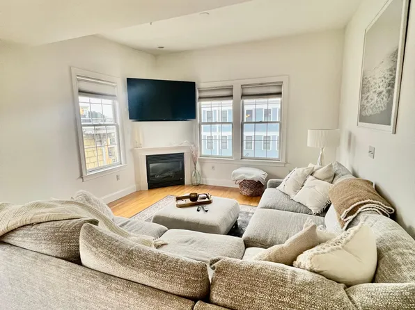 371-373 Dorchester St #5, Boston, MA 02127