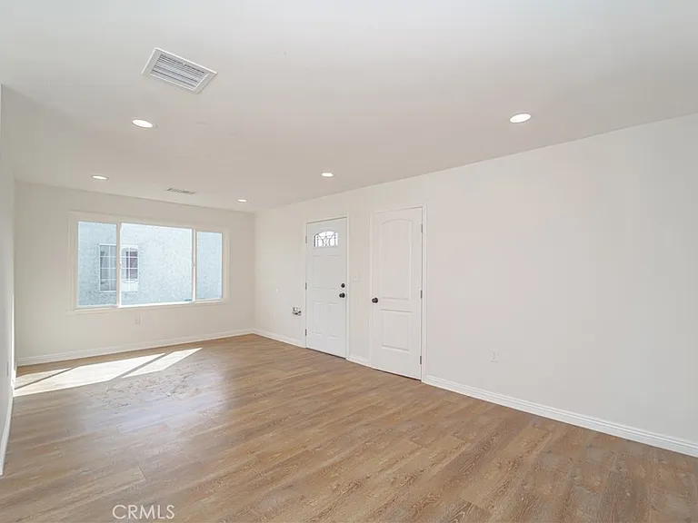 1101 E 115th St — Photo 13