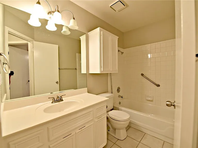 8402 Hillrock Dr — Photo 17