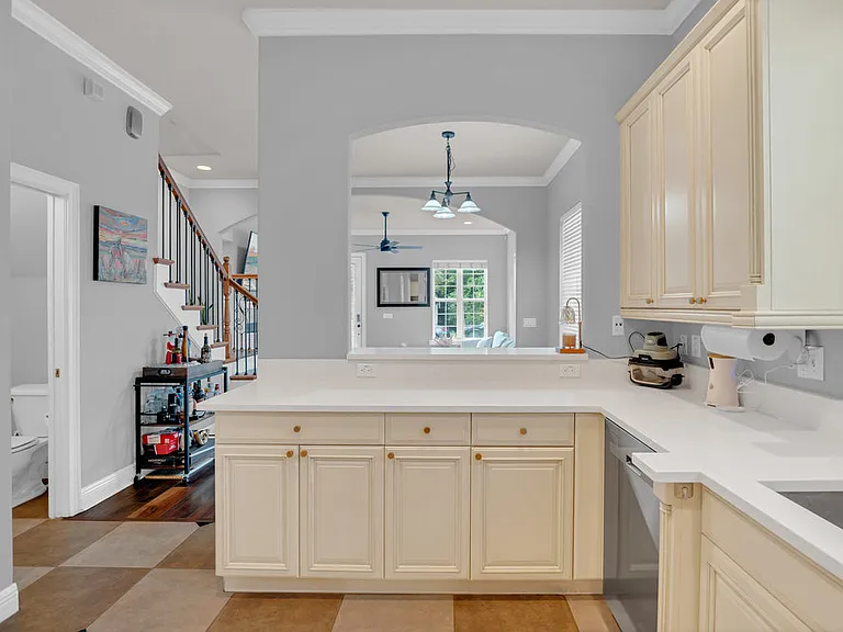 11 N Forest Ave #3 — Photo 9