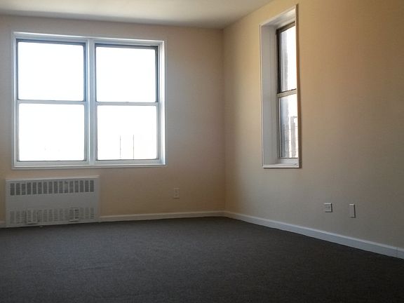 4th image of 2900 Ocean Ave #Three