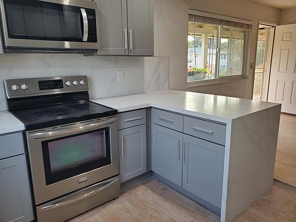 5th image of 687 Grand Coulee Ave APT 4