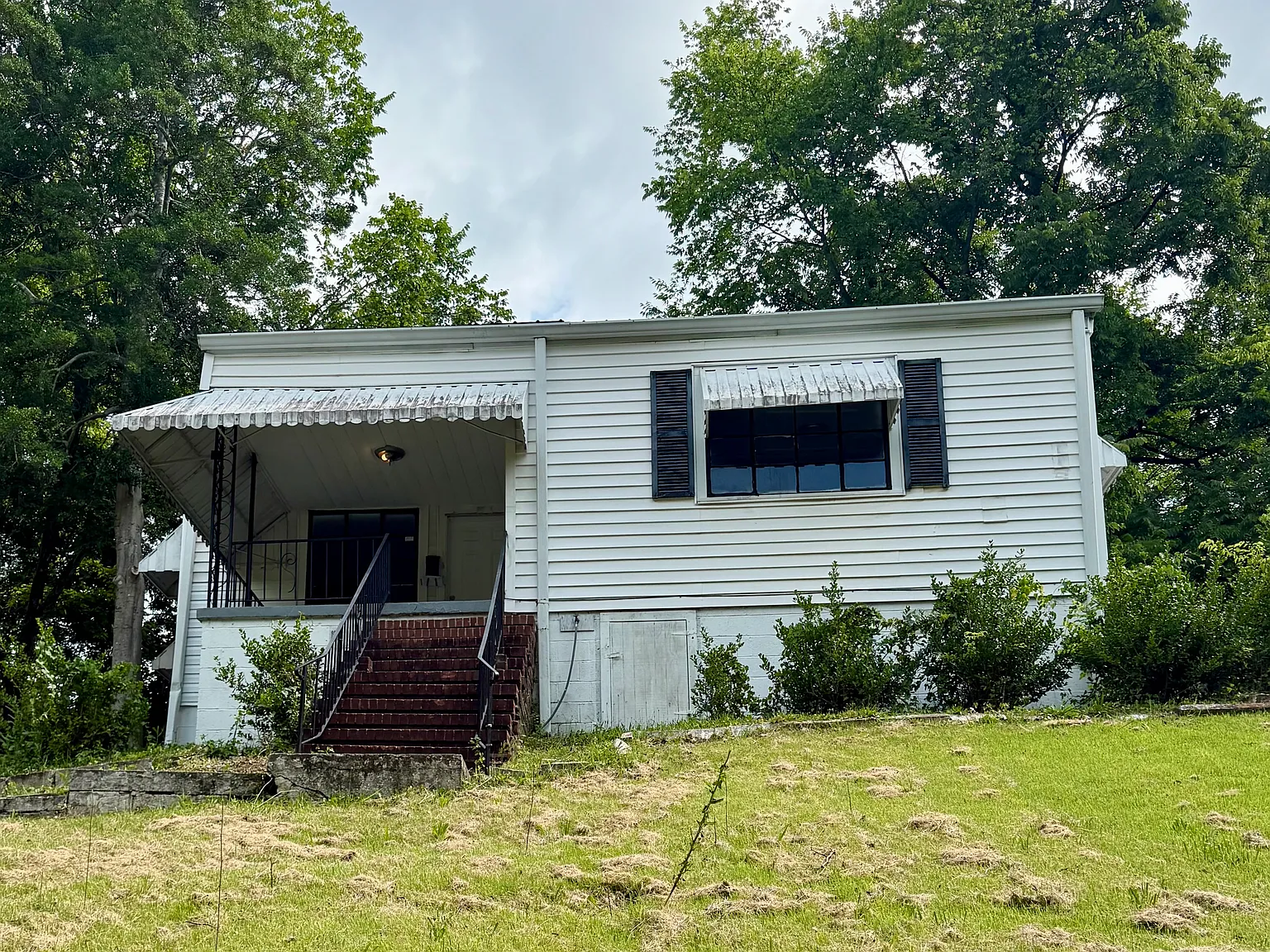 4 bed, 1360 sqft, $1,100 — Photo 1