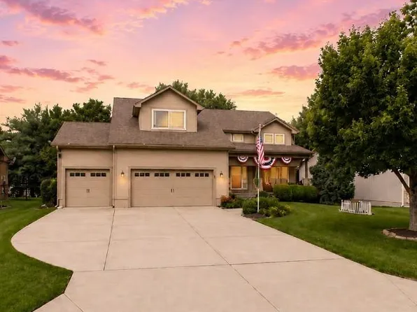 7108 Aminda St, Shawnee, KS 66227