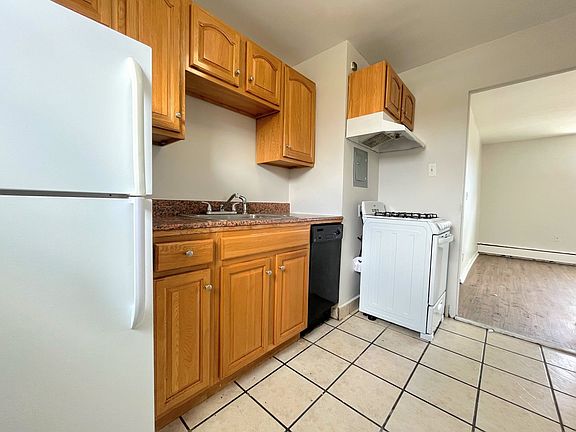 5th image of 1974 Delaware Ave #5