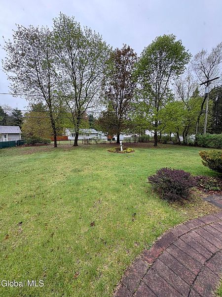 3rd image of 28 Woodlawn Avenue