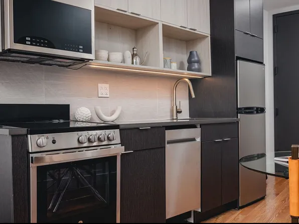 375 Lefferts Avenue image 4 of 14