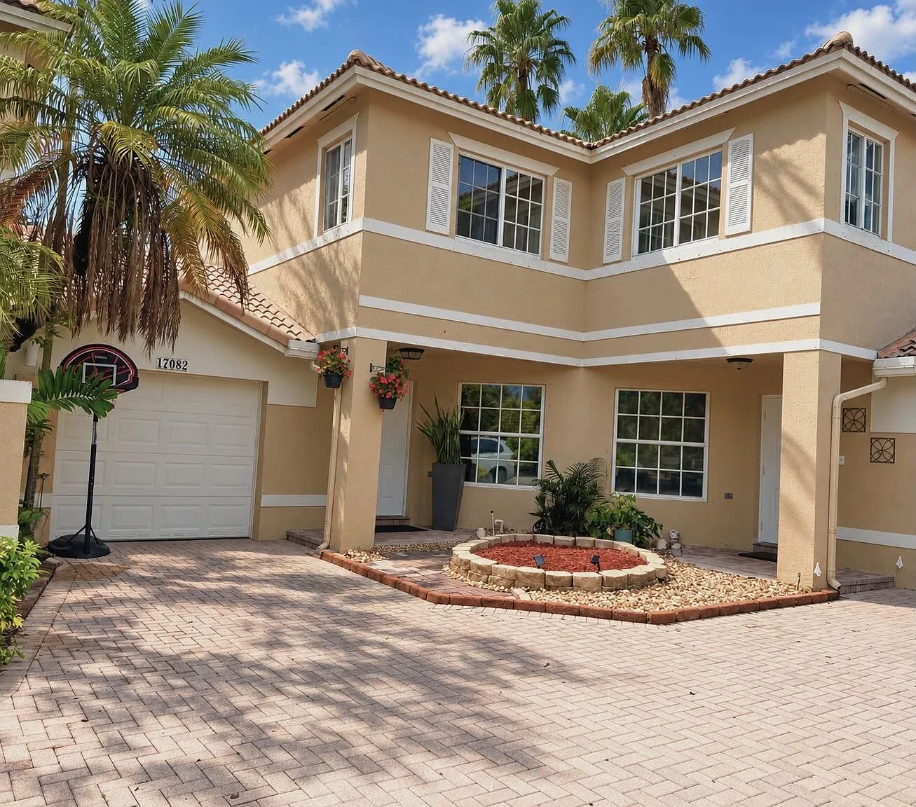 3 bed, 2.5 bath, 1726 sqft, $3,900 — Photo 1