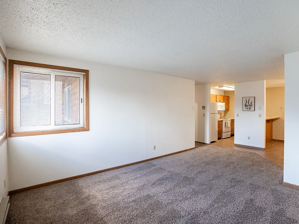 Fargo, ND Cedar Pointe Apartments | Living