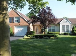 46 Standish Dr, Mount Sinai, NY 11766