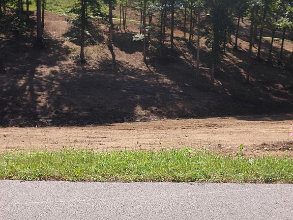 3rd image of 22 Deep Wood Dr