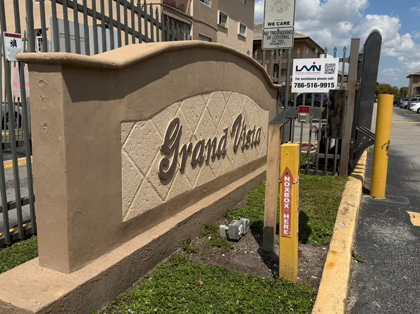 8851 NW 119th St, Hialeah Gardens, FL