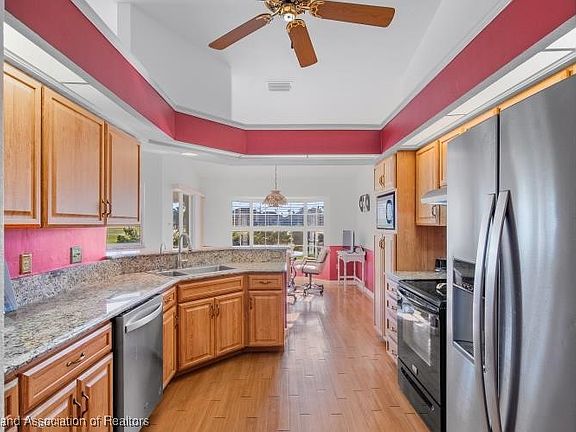 2nd image of 2900 Meadowood Ln