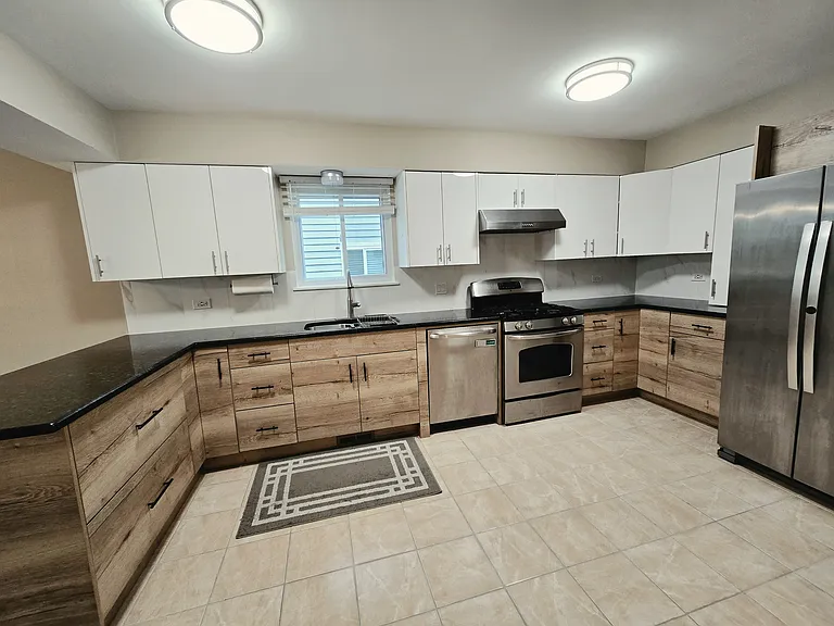 126 Hampton Ave — Photo 11