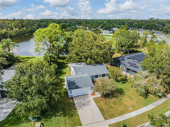 3rd image of 452 Lakeview Dr