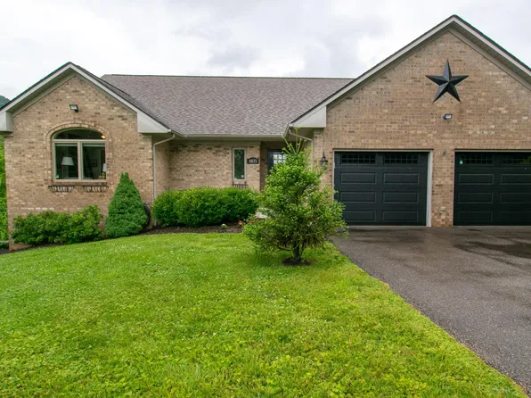 8035 Hilltop Dr, Roanoke, VA 24018