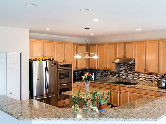 4th image of 1531 N Oakmont Dr