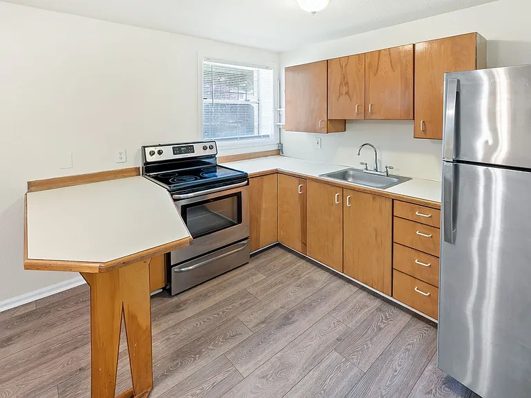 Abbottsford Apartments — Photo 103