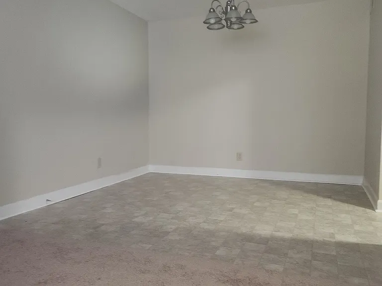 114 Menlo Dr — Photo 2