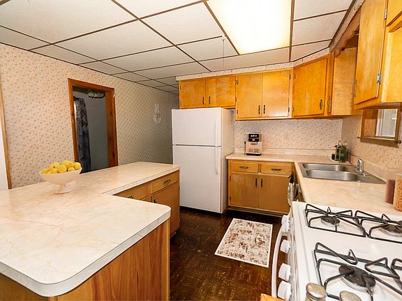 3rd image of 2844 N Narragansett Ave