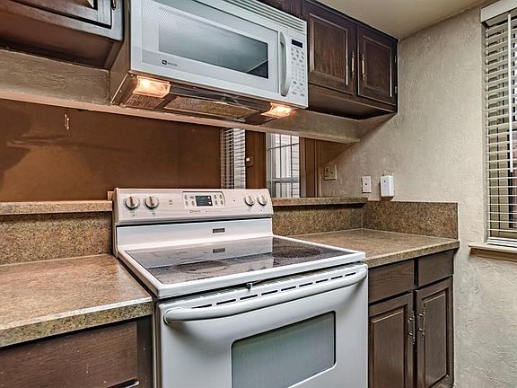2nd image of 511 Saint Charles Dr