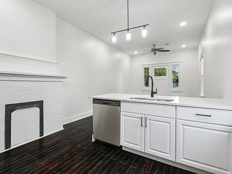 4023 Franklin Ave #4023 — Photo 3