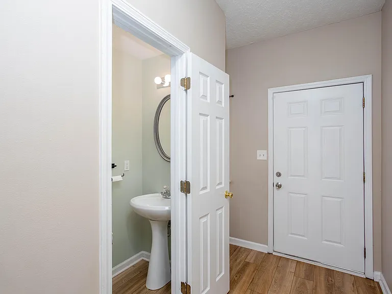 2946 Greyhawk Ln — Photo 6