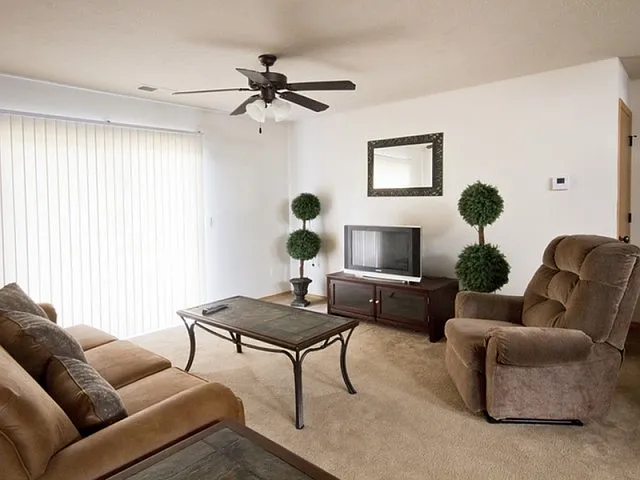 Oak Court — Photo 3