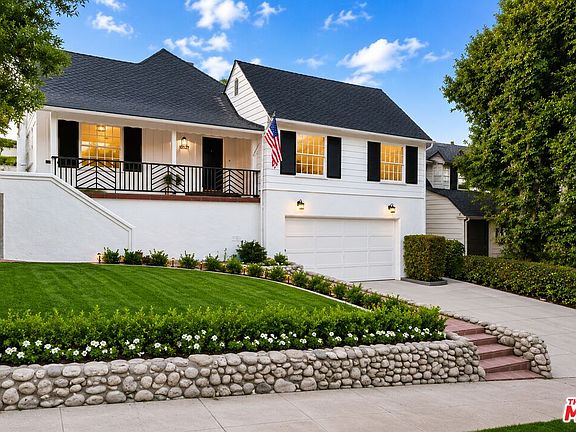 3rd image of 10527 Le Conte Ave