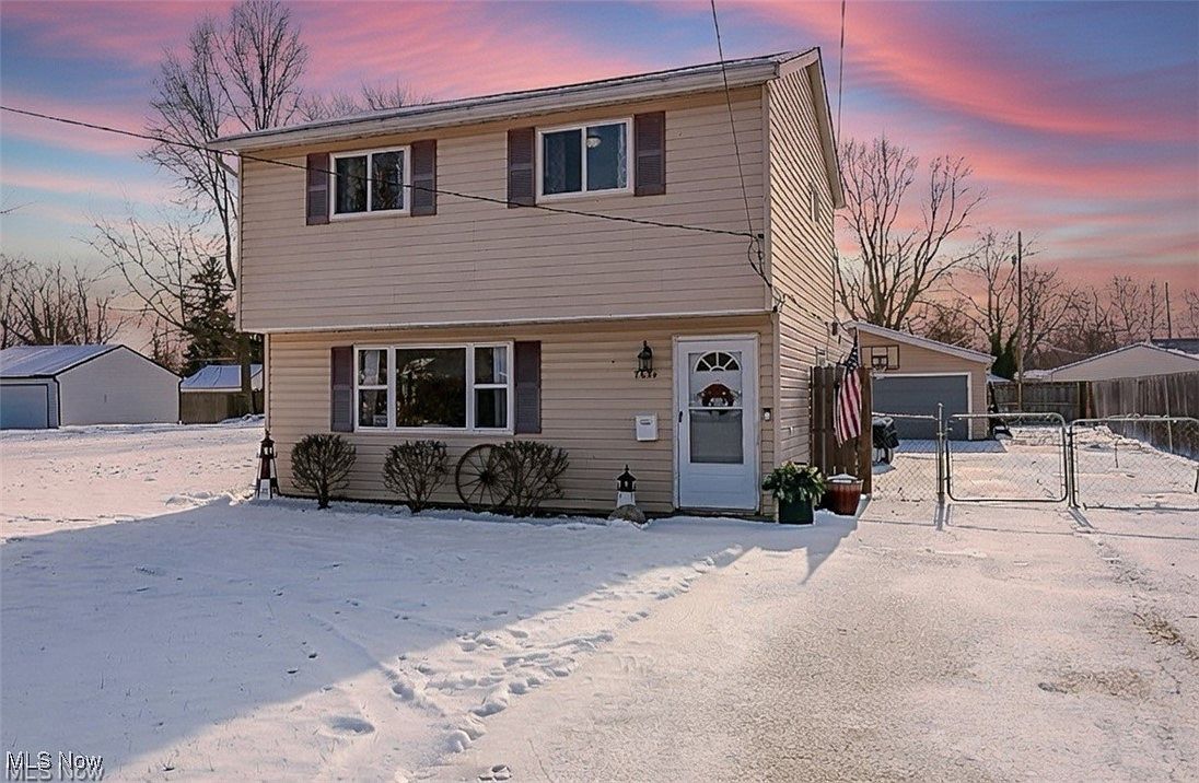 7634 Pinehurst Dr, Mentor On The Lake, OH 44060 | Zillow