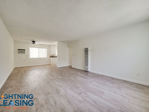 4th image of 5130 1/2 Yarmouth Ave #25D
