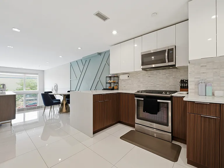 1302 S 20th St — Photo 15