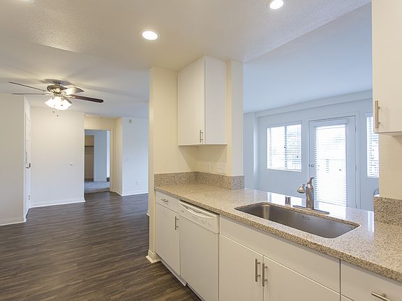 3rd image of 5538 La Jolla Blvd APT 3B