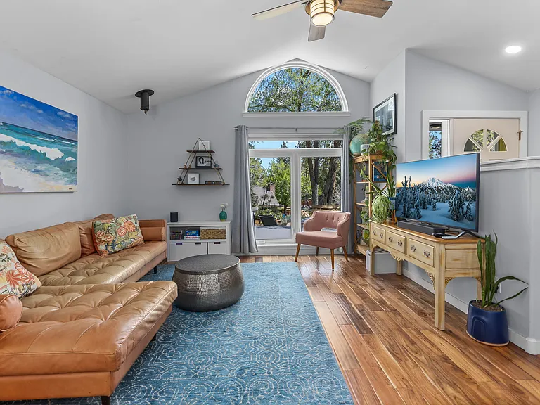 2807 NE Lotno Dr — Photo 3