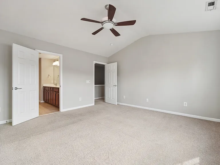 8223 Pilots View Dr — Photo 15