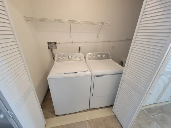 851 Lindegar St, Linden, NJ 07036
