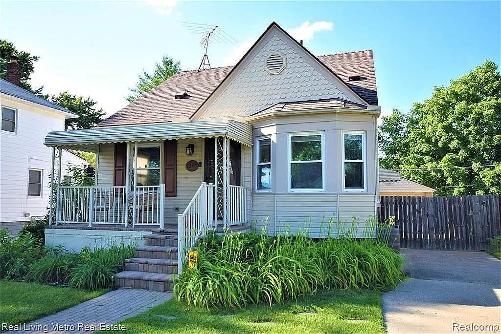 1396 W Hazelhurst St photo 1