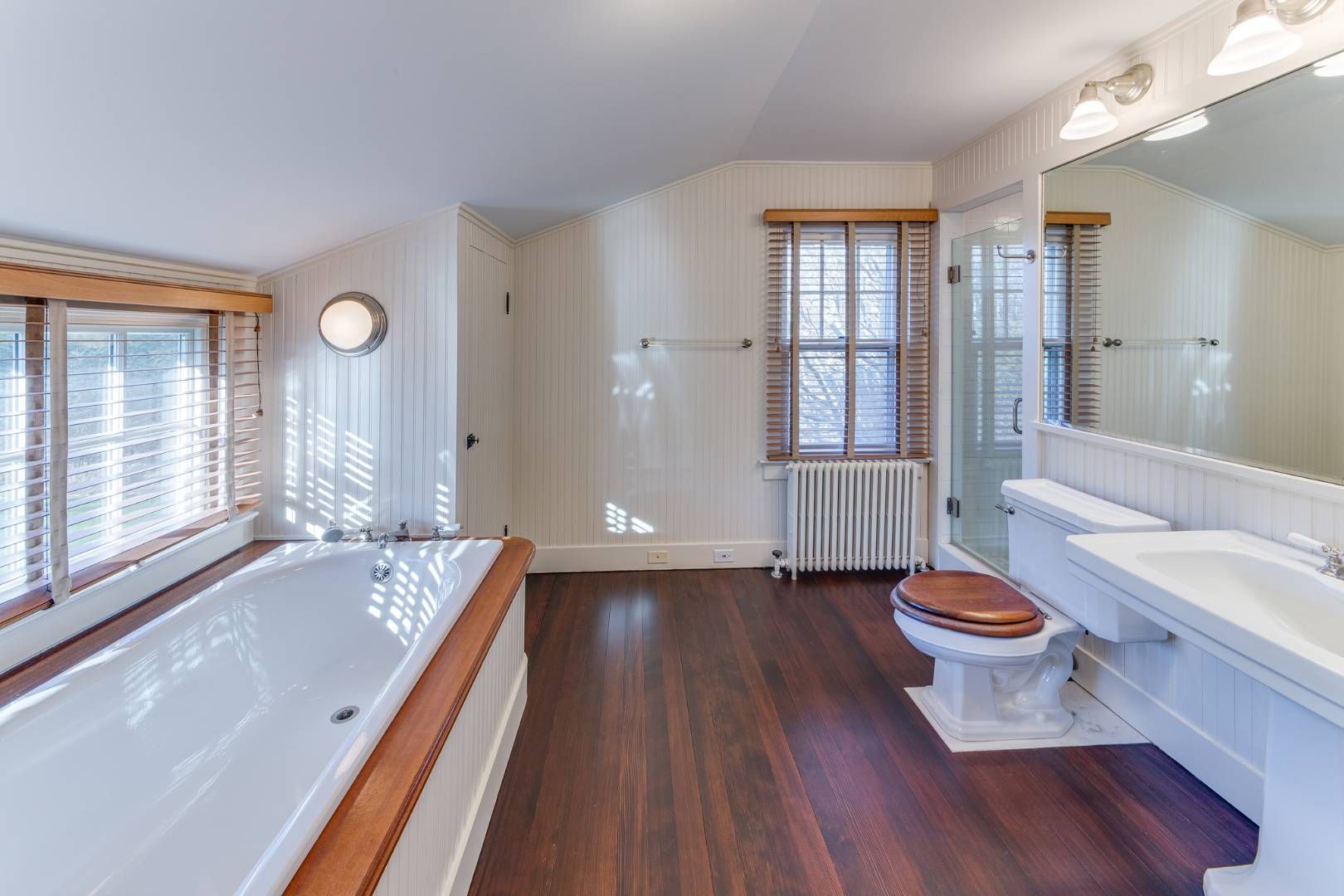 Large Bath with Custom Tiled Shower and Bathtub